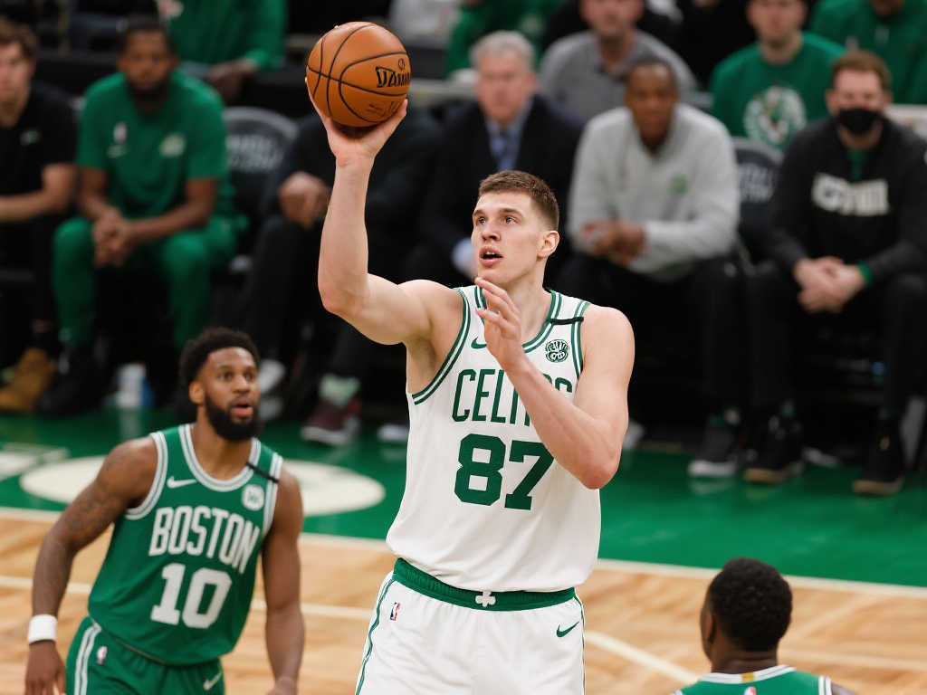 波津表现尚可!5中3贡献8分4板,但绿军出战14分钟净负9分 波津表现尚可!5中3贡献8分4板,但绿军出战14分钟净负9分